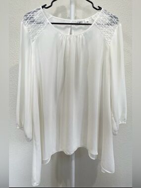Cato Women’s White Flowy Lace Detail asymmetric Hem Blouse XL